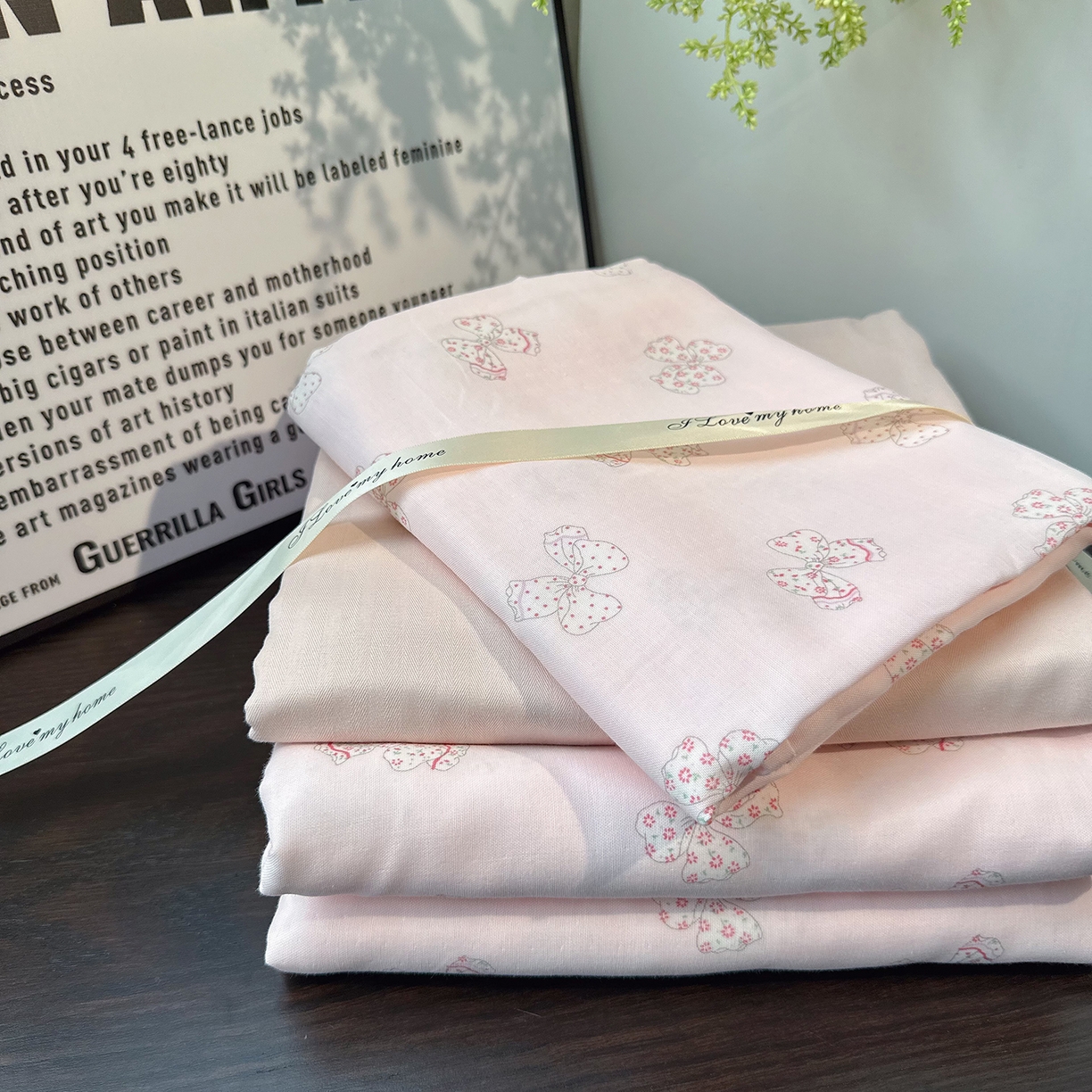 91家纺网 家纺一手货源 找家纺 麦伦家居 2025新款A类全棉纯棉有氧双层纱人字纹提花四件套 莓莓芝士粉