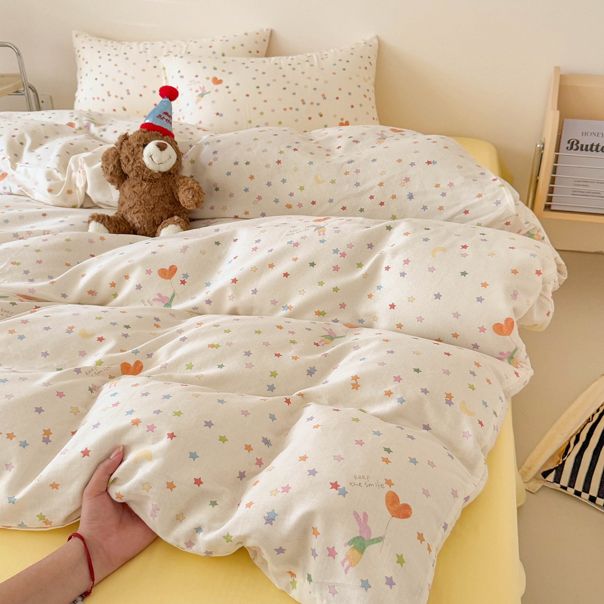 91家纺网 家纺一手货源 找家纺 麦伦家居 2025新款A类全棉纯棉有氧双层纱人字纹提花四件套 小星星