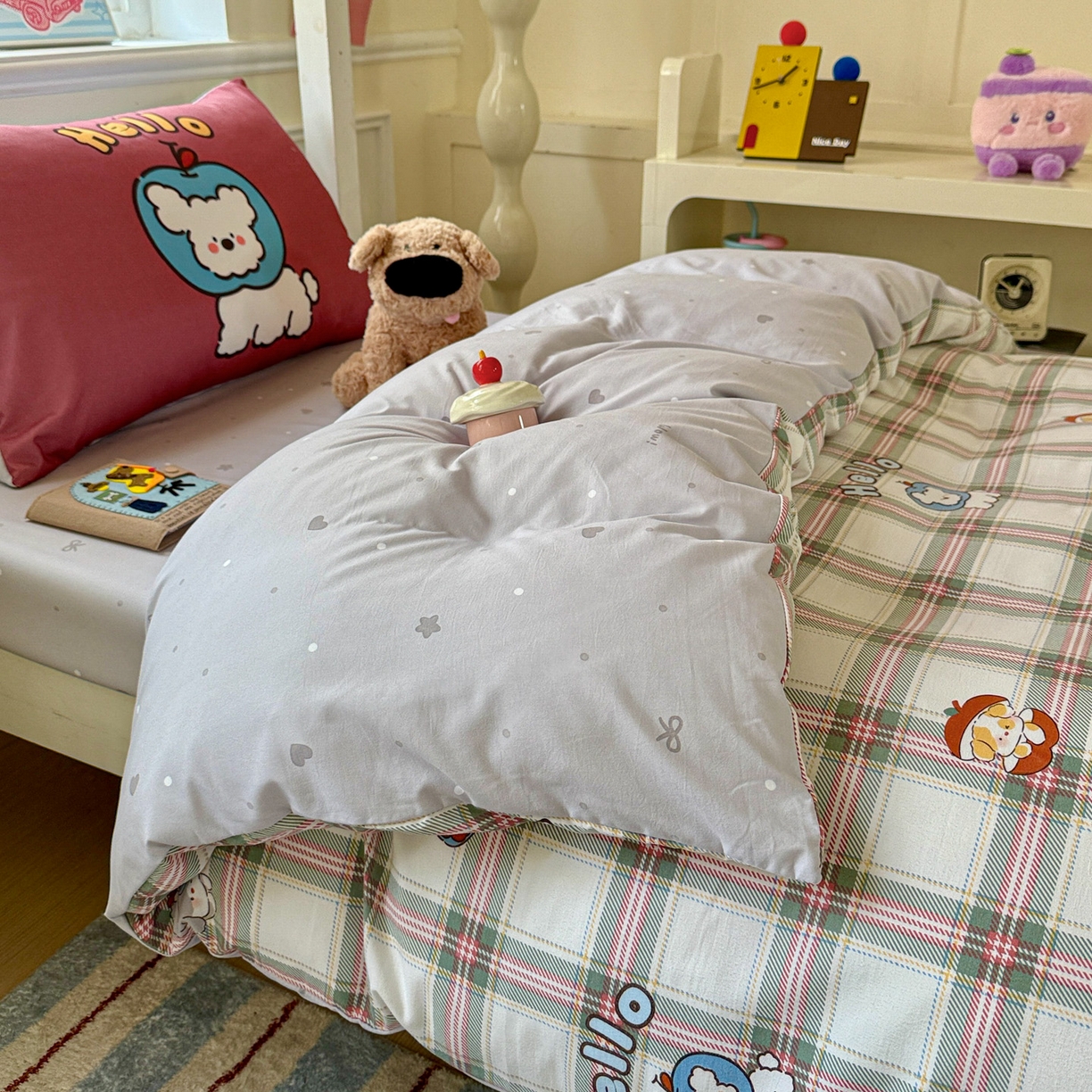 91家纺网 家纺一手货源 找家纺 港岛妹妹 2025新款软柔棉105g大版双面印花宿舍学生三件套上下铺三件套 复古绿格狗