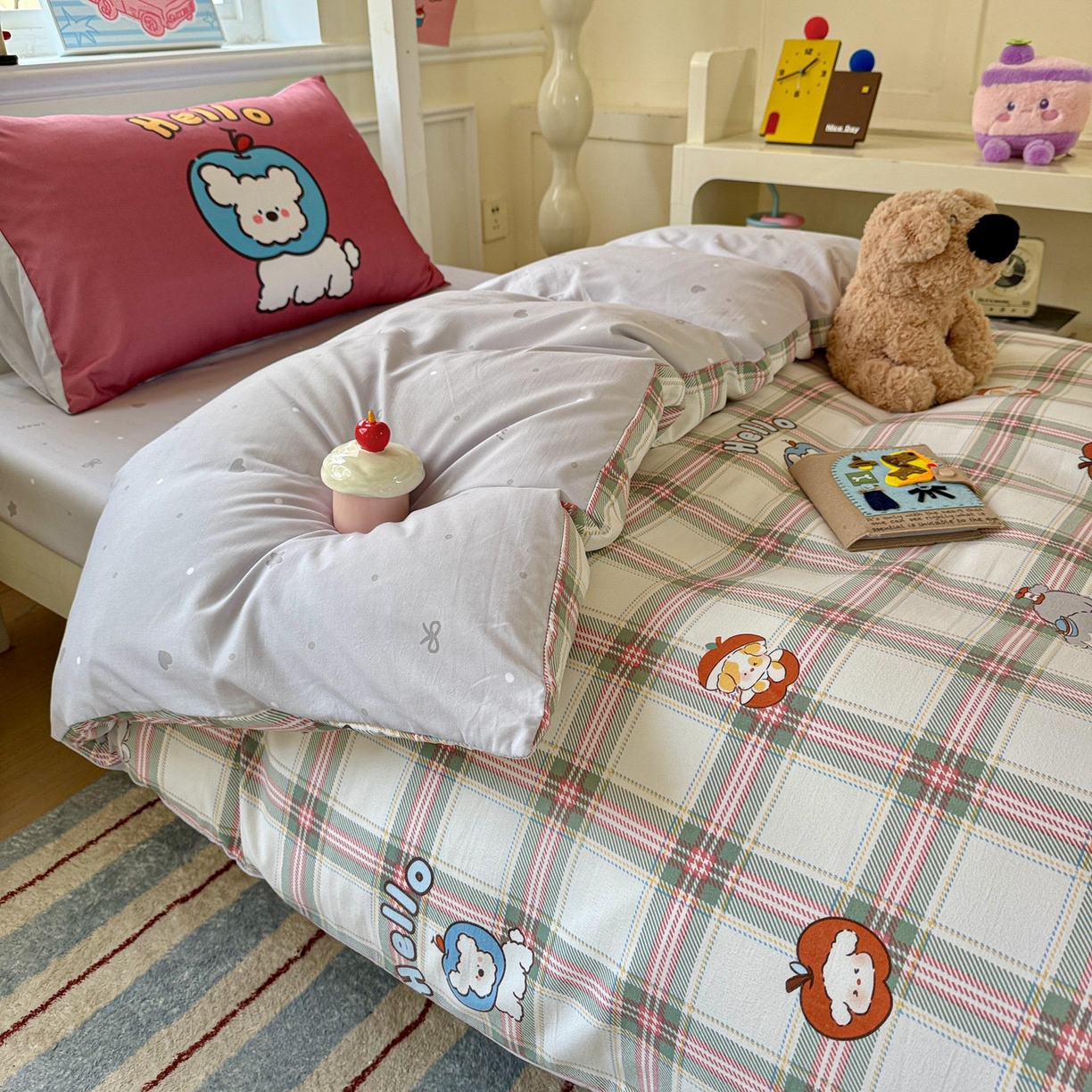 91家纺网 家纺一手货源 找家纺 港岛妹妹 2025新款软柔棉105g大版双面印花宿舍学生三件套上下铺三件套 复古绿格狗