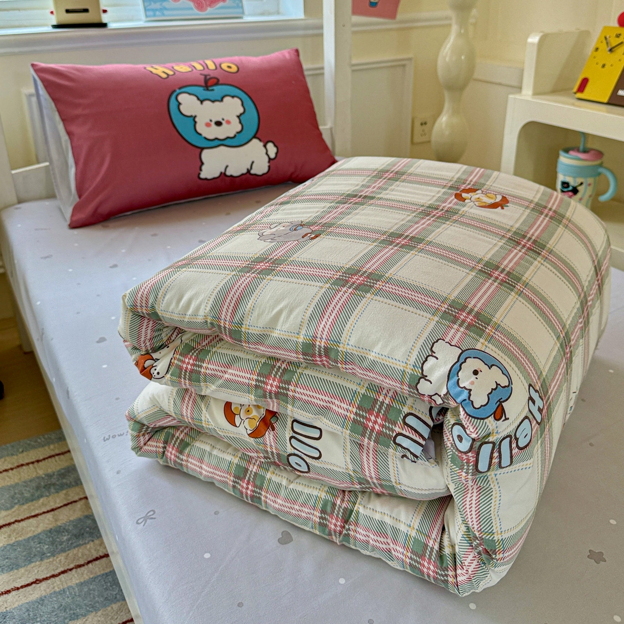 91家纺网 家纺一手货源 找家纺 港岛妹妹 2025新款软柔棉105g大版双面印花宿舍学生三件套上下铺三件套 复古绿格狗