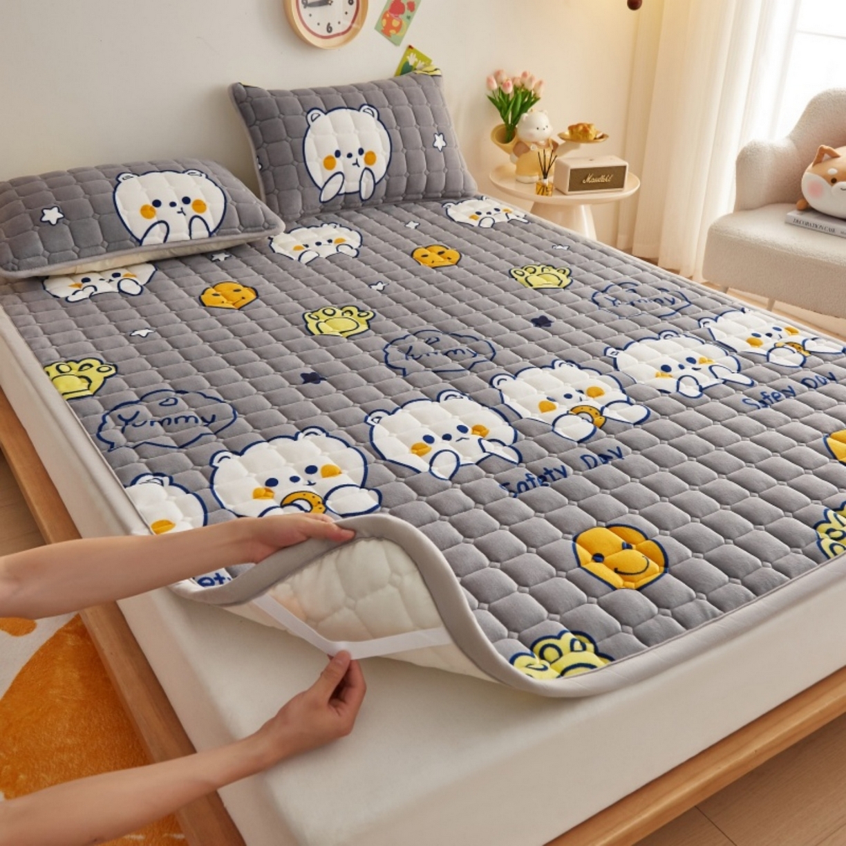 91家纺网 家纺一手货源 找家纺 （总）奇丝雅 2025新款A类牛奶绒夹棉印花床褥床垫家用软垫床护垫-大床款