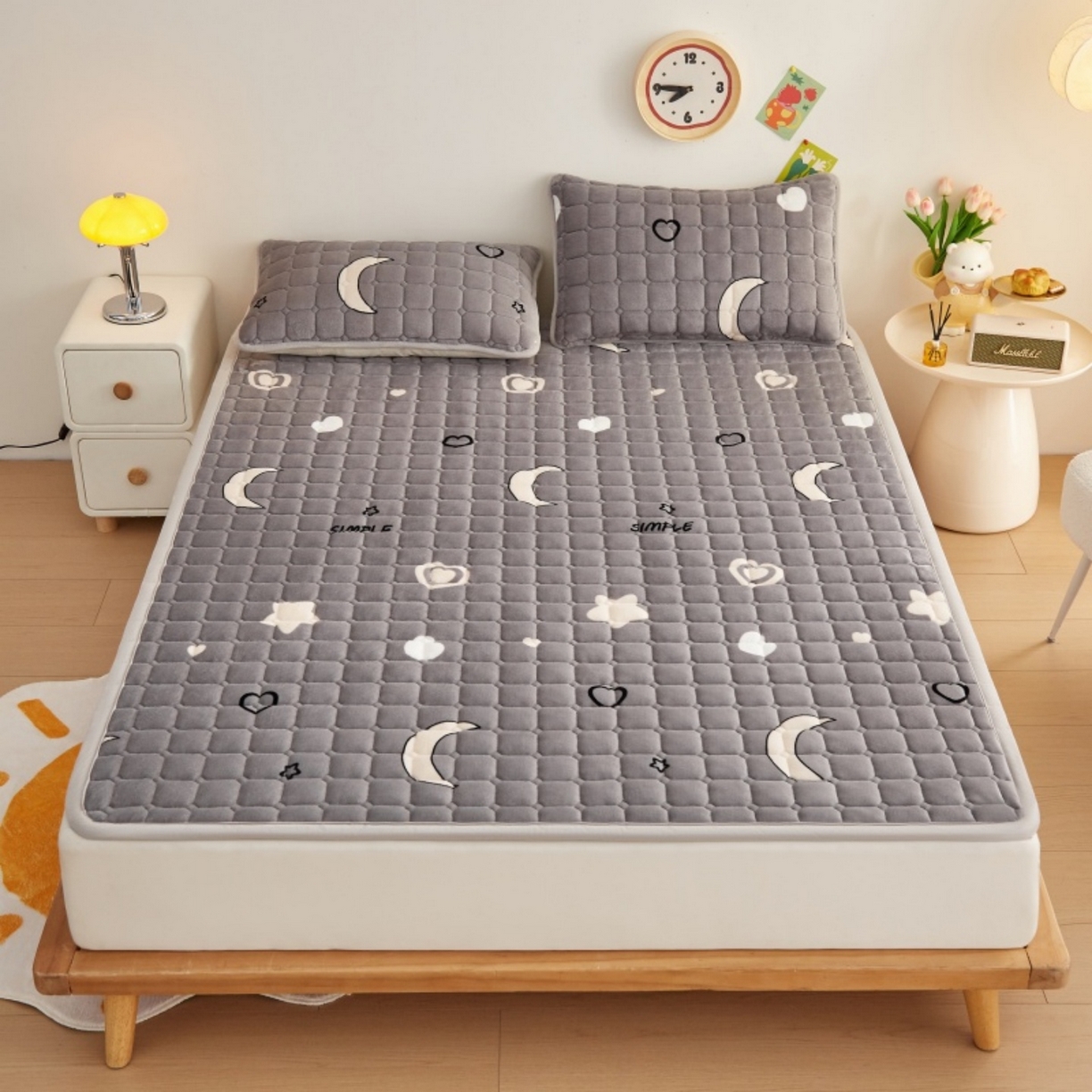 91家纺网 家纺一手货源 找家纺 奇丝雅 2025新款A类牛奶绒夹棉印花床褥床垫家用软垫床护垫-大床款 满天星