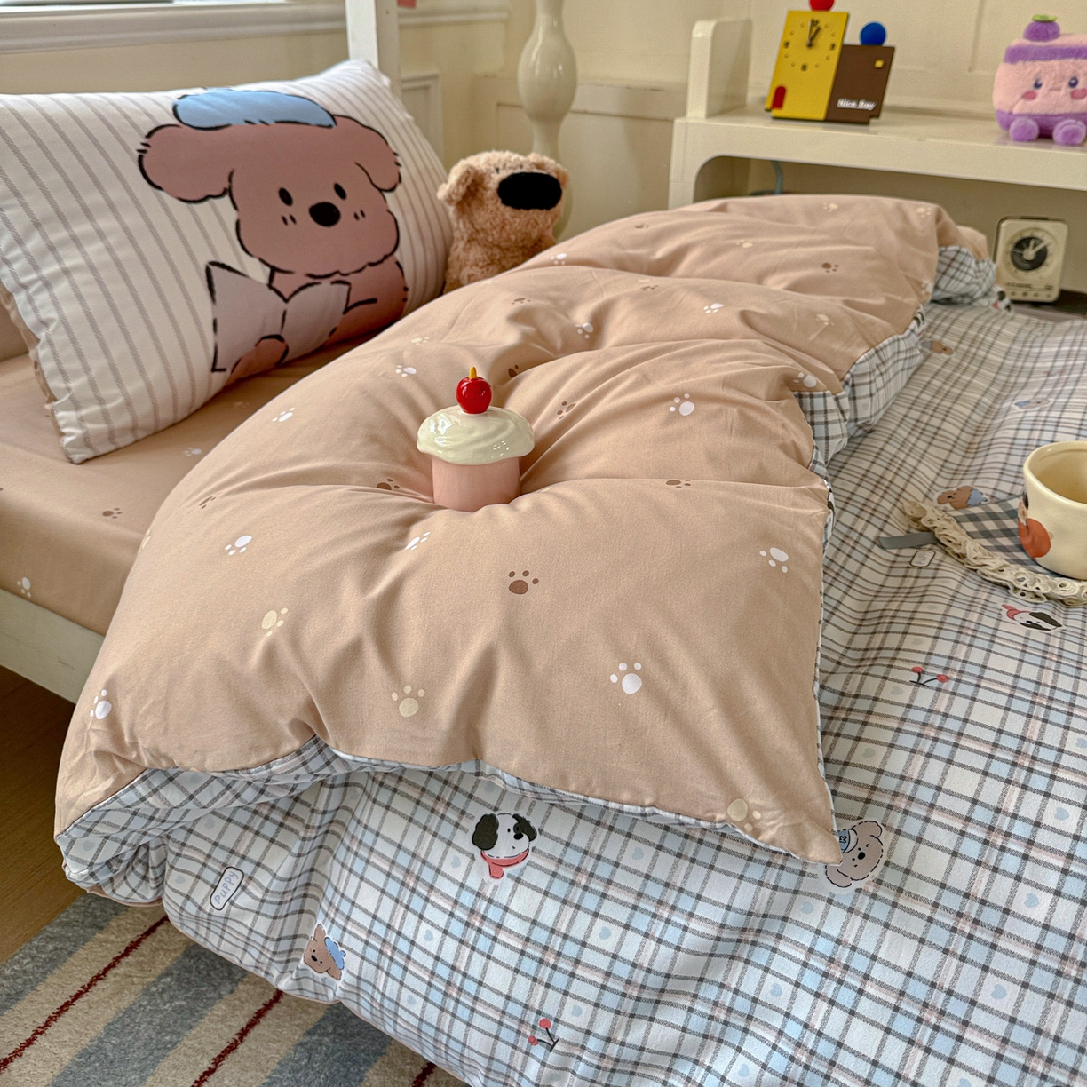 91家纺网 家纺一手货源 找家纺 海岛哥哥 2025新款软柔棉105g大版双面印花宿舍学生三件套上下铺三件套 灰蓝小狗