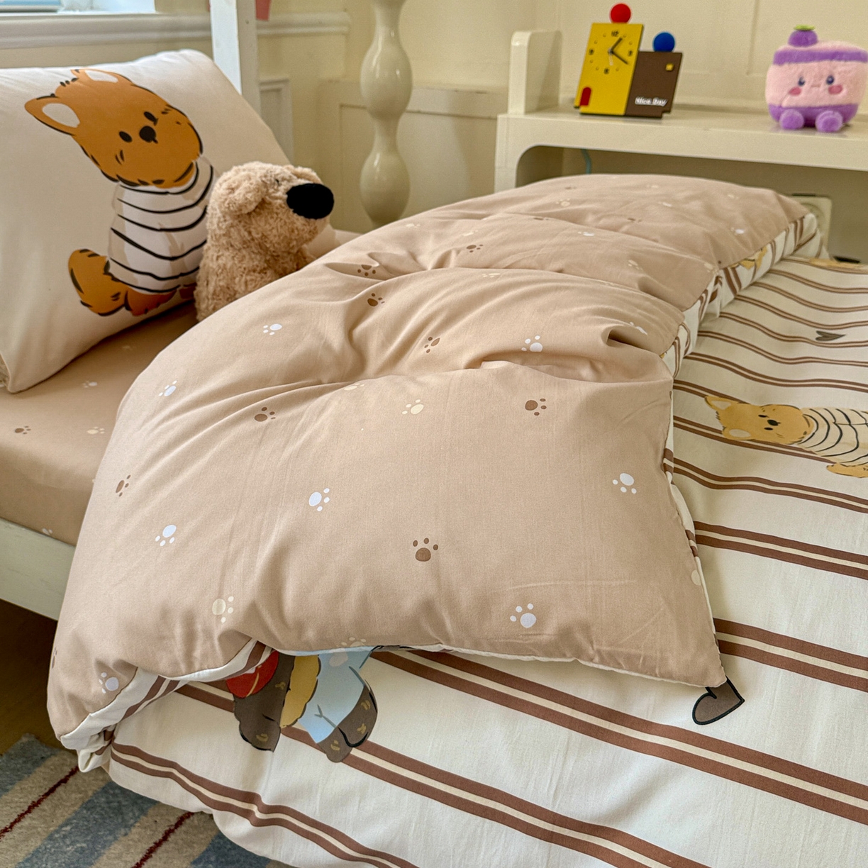 91家纺网 家纺一手货源 找家纺 海岛哥哥 2025新款软柔棉105g大版双面印花宿舍学生三件套上下铺三件套 巧克力犬米