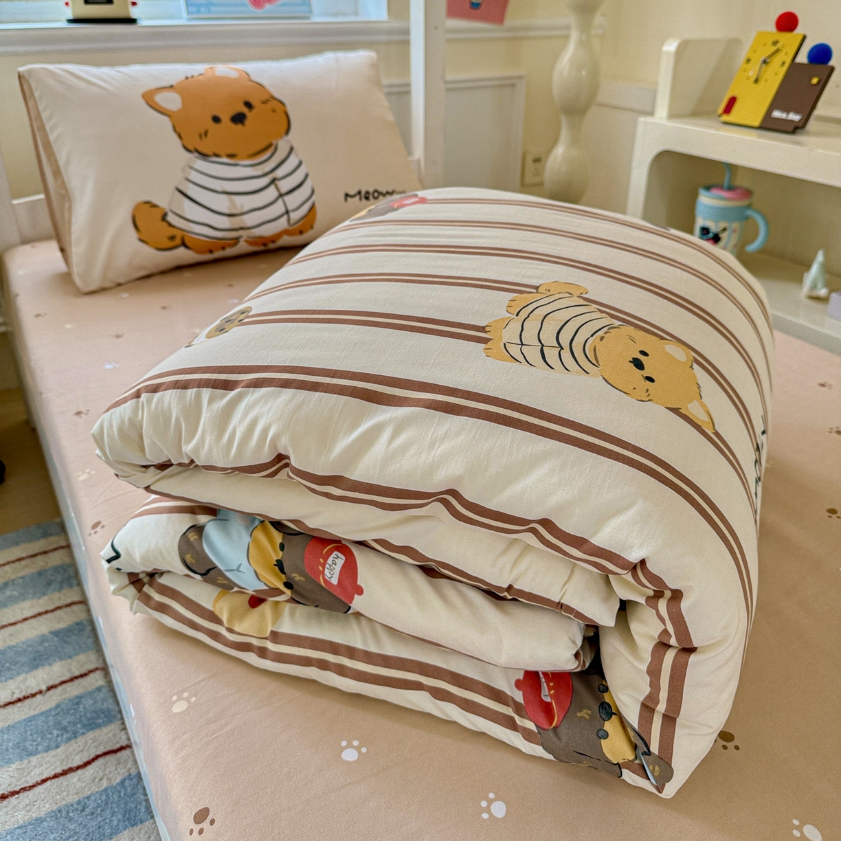 91家纺网 家纺一手货源 找家纺 海岛哥哥 2025新款软柔棉105g大版双面印花宿舍学生三件套上下铺三件套 巧克力犬米