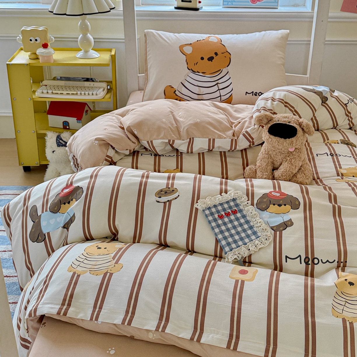 91家纺网 家纺一手货源 找家纺 海岛哥哥 2025新款软柔棉105g大版双面印花宿舍学生三件套上下铺三件套 巧克力犬米