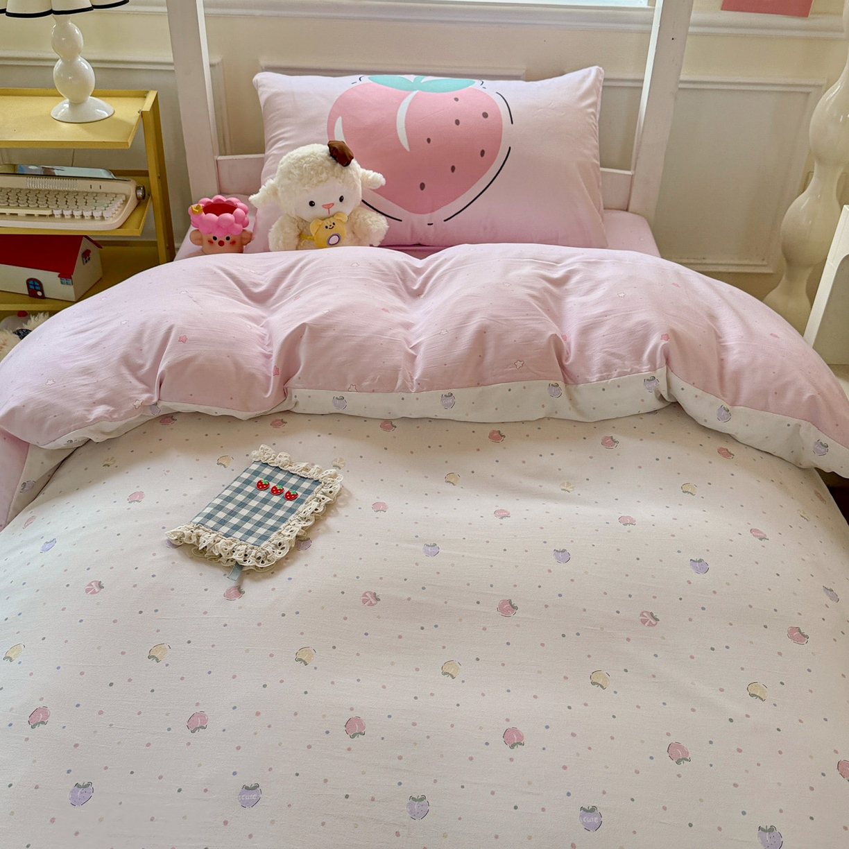 91家纺网 家纺一手货源 找家纺 海岛哥哥 2025新款软柔棉105g大版双面印花宿舍学生三件套上下铺三件套 桃子汽水