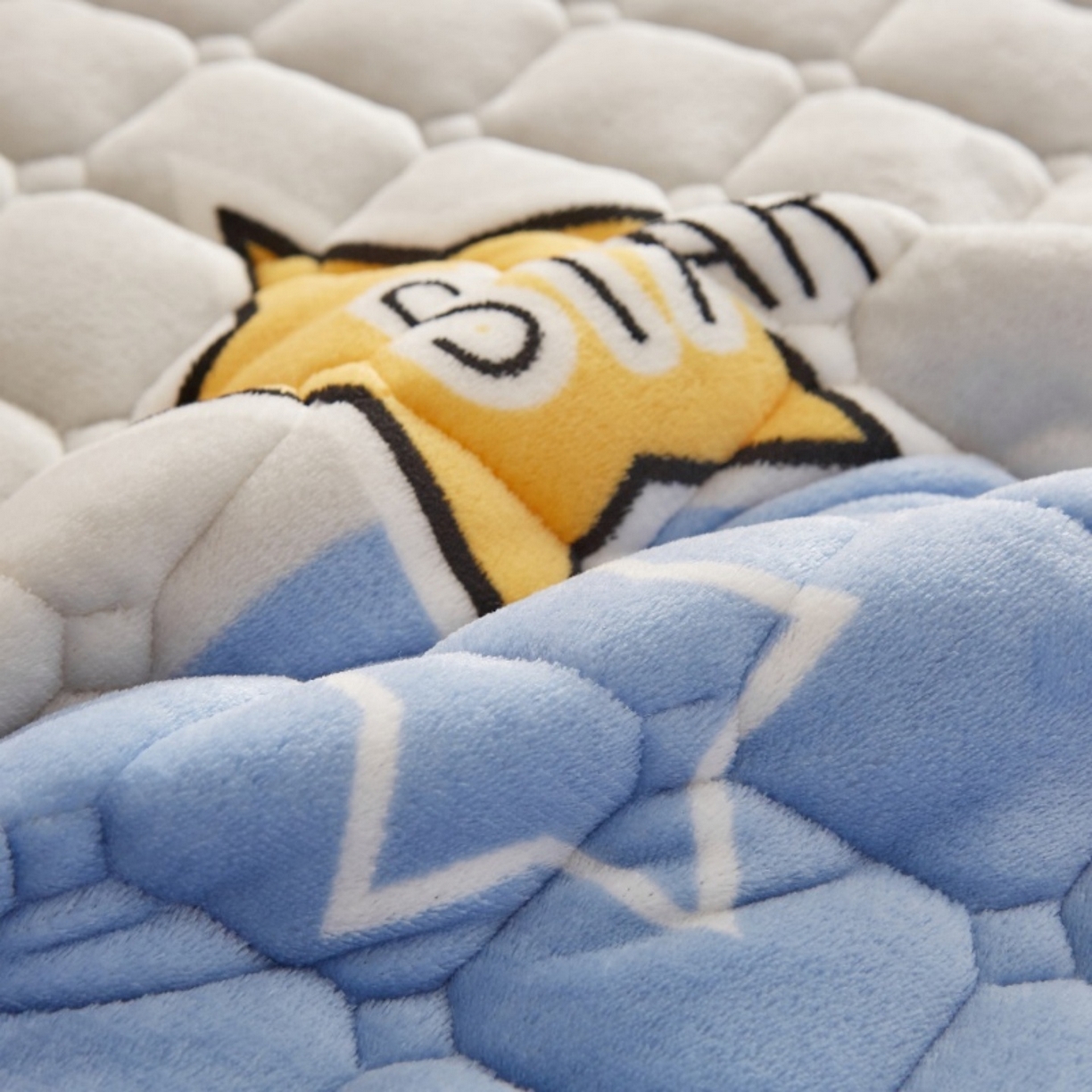 91家纺网 家纺一手货源 找家纺 奇丝雅 2025新款A类牛奶绒夹棉印花床褥床垫家用软垫床护垫-大床款 水纹星