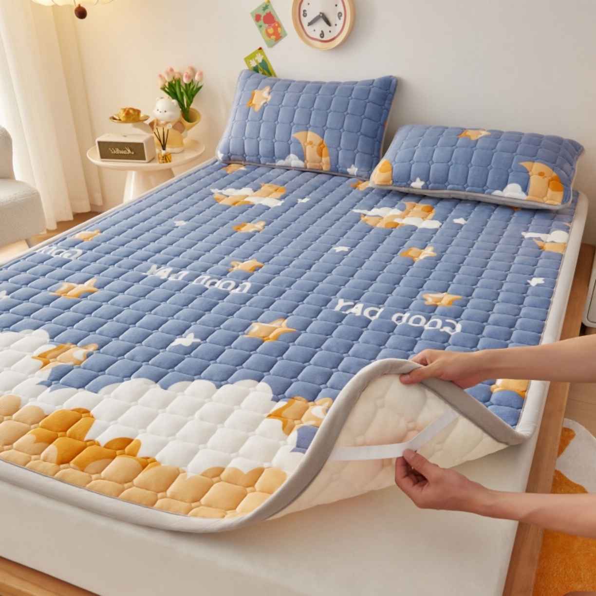 91家纺网 家纺一手货源 找家纺 （总）奇丝雅 2025新款A类牛奶绒夹棉印花床褥床垫家用软垫床护垫-大床款