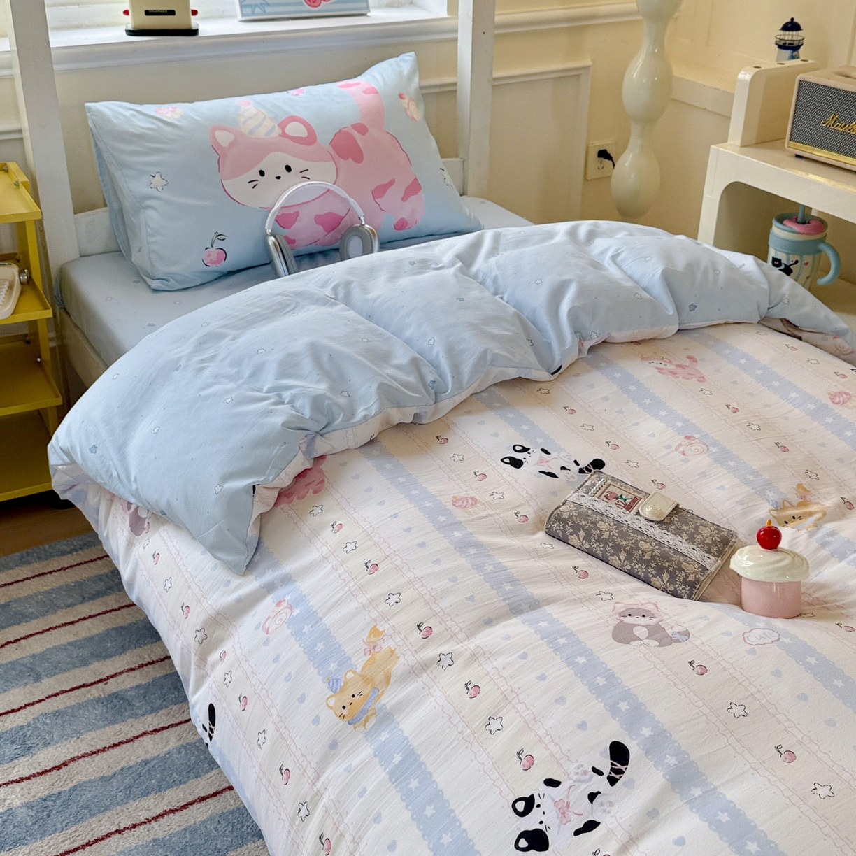 91家纺网 家纺一手货源 找家纺 海岛哥哥 2025新款软柔棉105g大版双面印花宿舍学生三件套上下铺三件套 甜心小猫