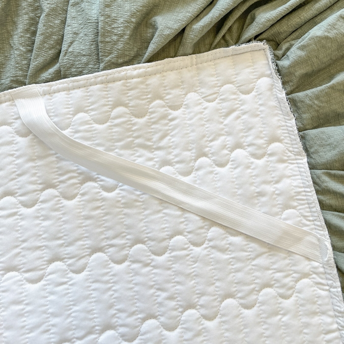 91家纺网 家纺一手货源 找家纺 恋尚 2025春夏新款香云纱床裙单床裙床裙单件-赫本妮娅 赫本妮娅-橄榄绿