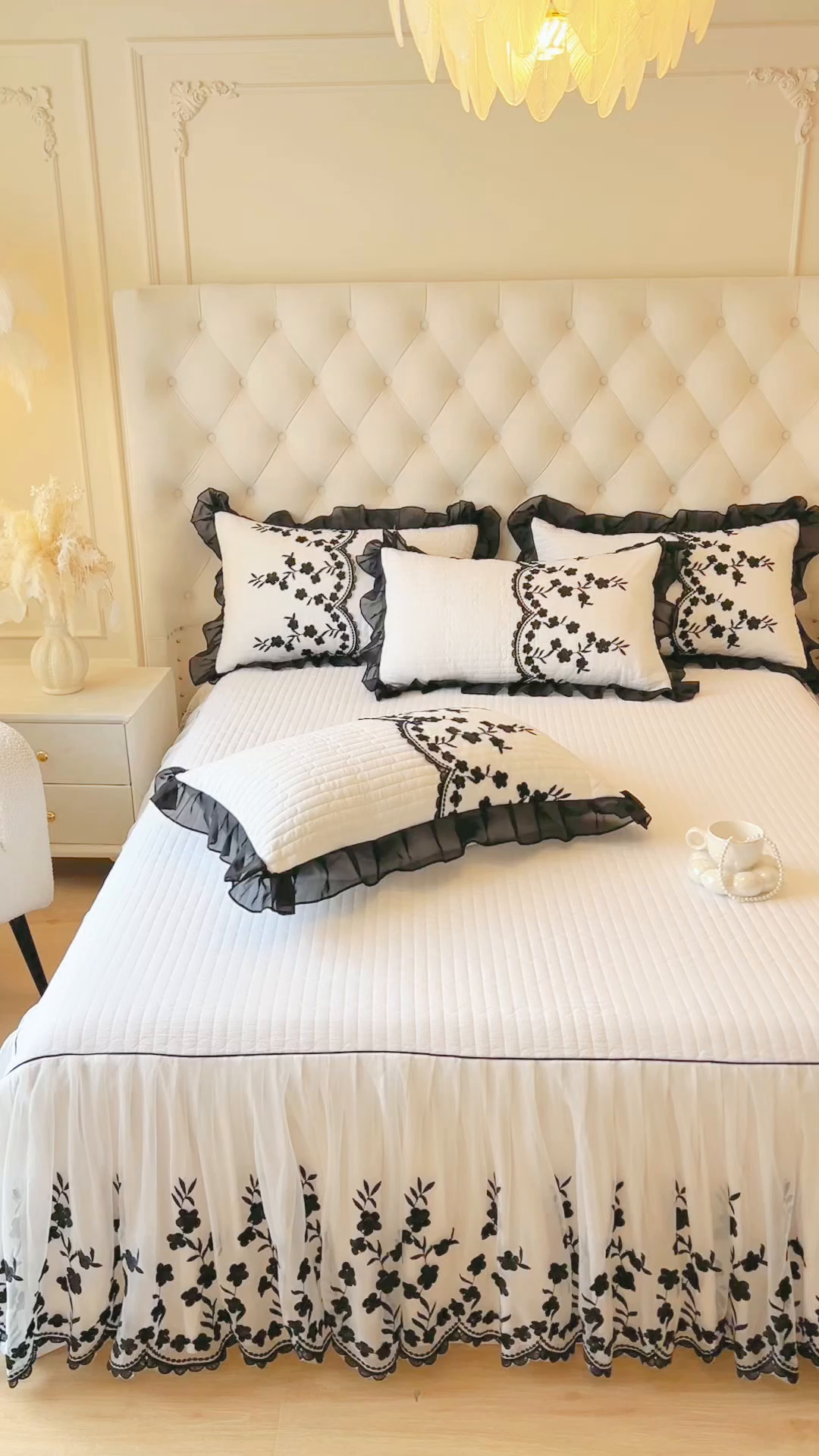 91家纺网 家纺一手货源 找家纺 恋尚 2025春夏新款香云纱床裙单床裙床裙单件-赫本妮娅 赫本妮娅-奶白