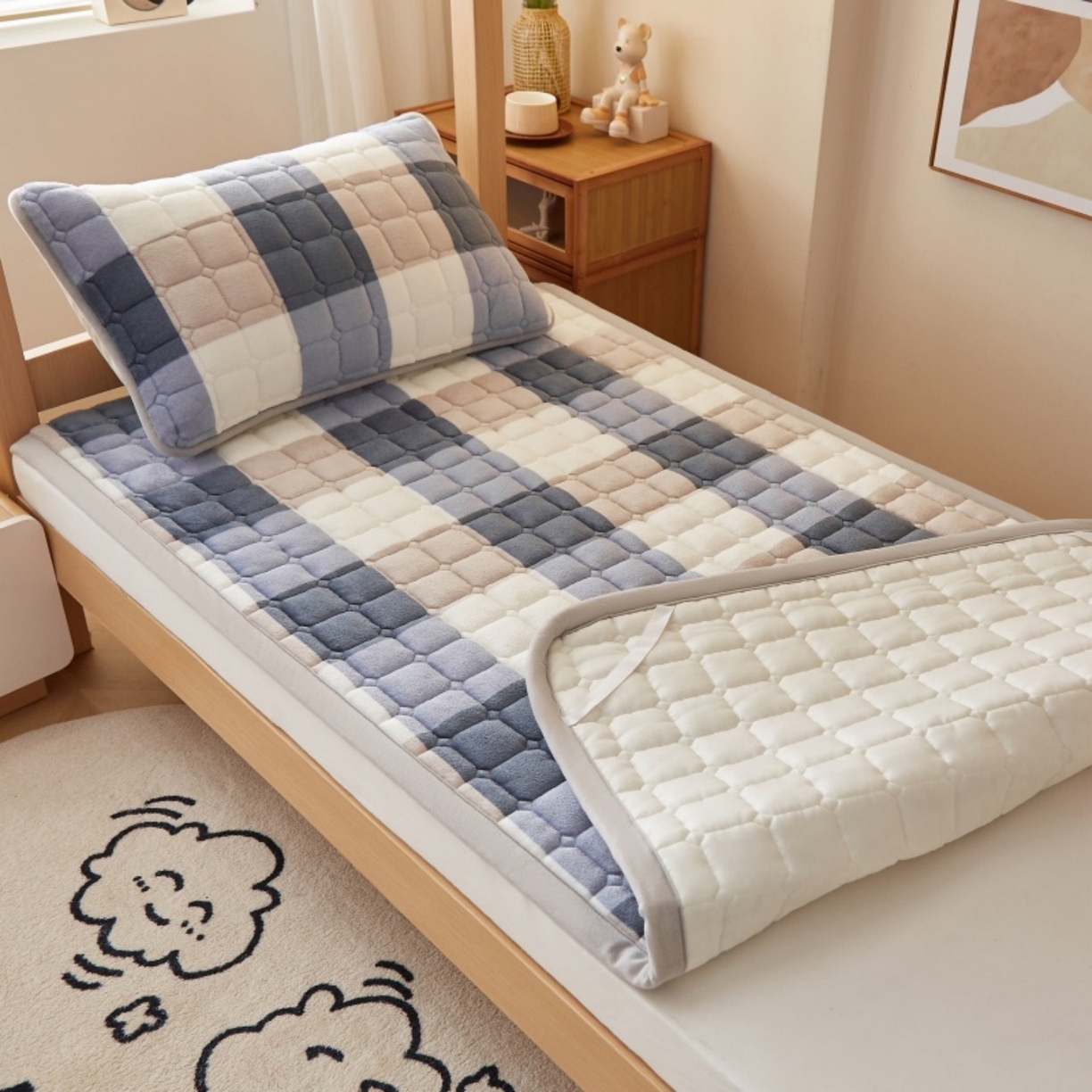 91家纺网 家纺一手货源 找家纺 奇丝雅 2025新款A类牛奶绒床褥床垫家用学生宿舍上下铺寝室软垫床护垫夹棉褥子-学生床垫 大蓝格