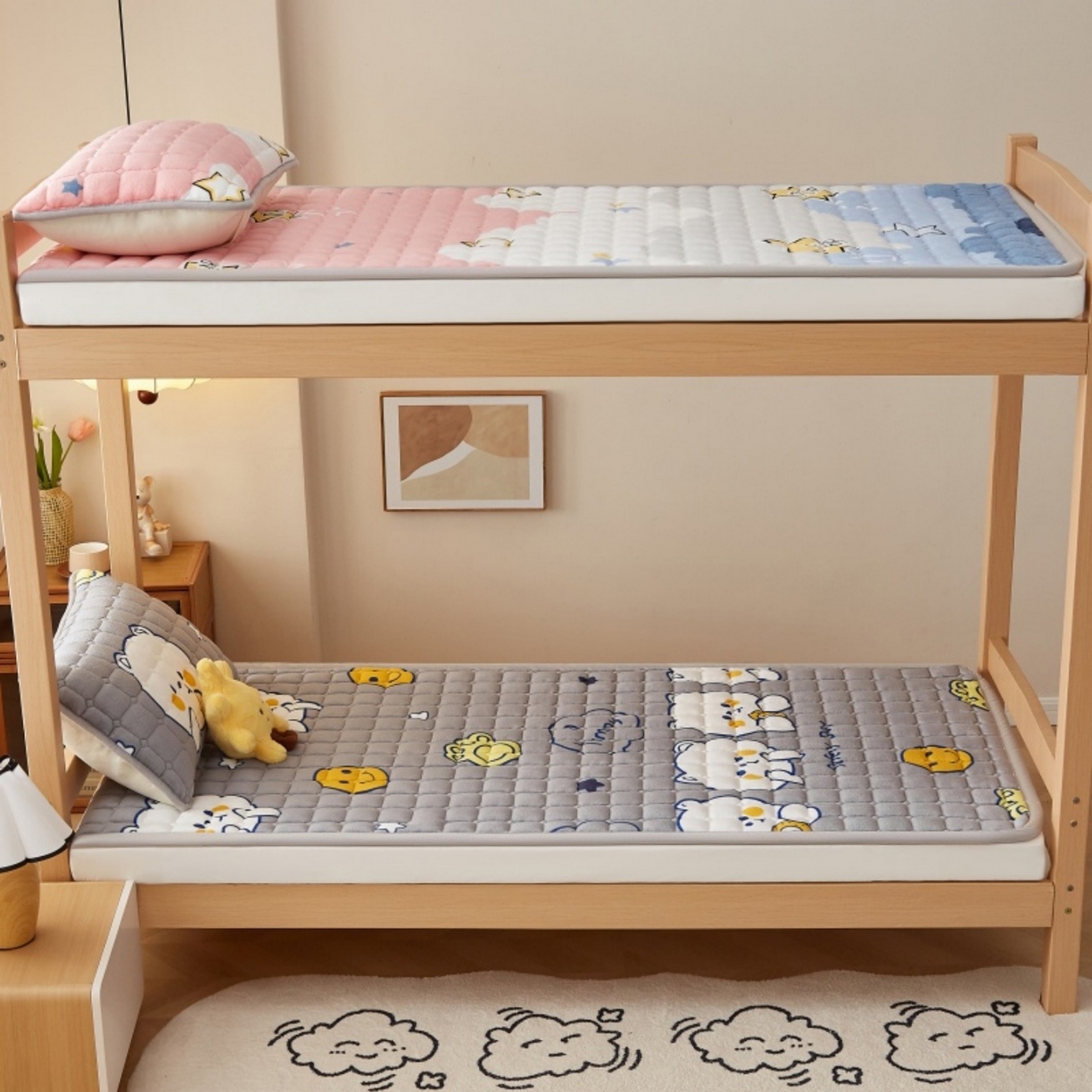 91家纺网 家纺一手货源 找家纺 奇丝雅 2025新款A类牛奶绒床褥床垫家用学生宿舍上下铺寝室软垫床护垫夹棉褥子-学生床垫 欢乐熊