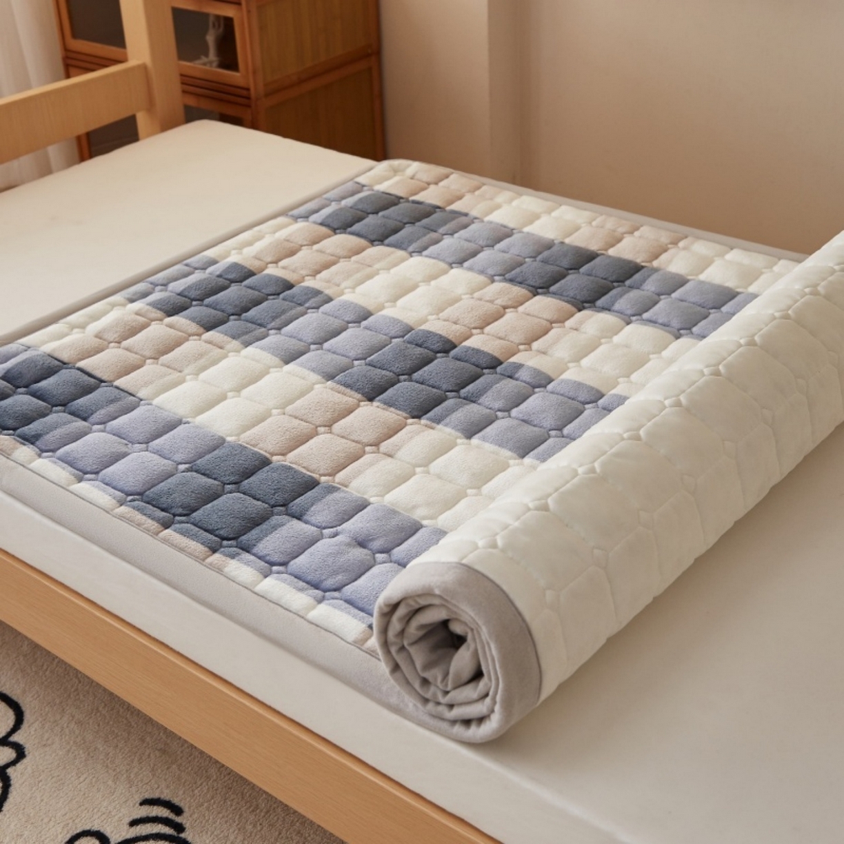 91家纺网 家纺一手货源 找家纺 奇丝雅 2025新款A类牛奶绒床褥床垫家用学生宿舍上下铺寝室软垫床护垫夹棉褥子-学生床垫 大蓝格