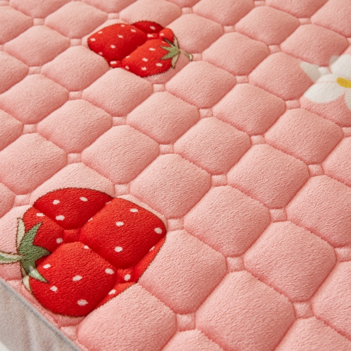 91家纺网 家纺一手货源 找家纺 奇丝雅 2025新款A类牛奶绒床褥床垫家用学生宿舍上下铺寝室软垫床护垫夹棉褥子-学生床垫 草莓物语