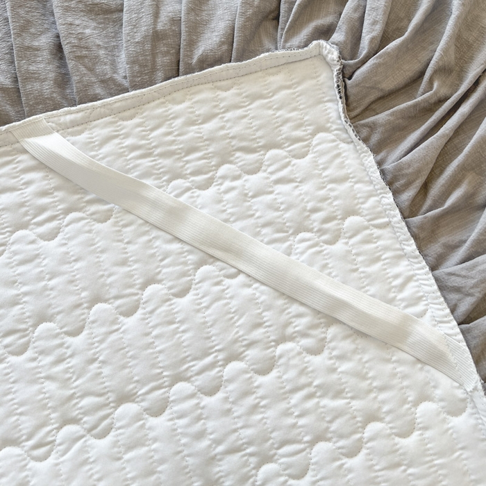 91家纺网 家纺一手货源 找家纺 恋尚 2025春夏新款香云纱床裙单床裙床裙单件-赫本妮娅 赫本妮娅-浅灰