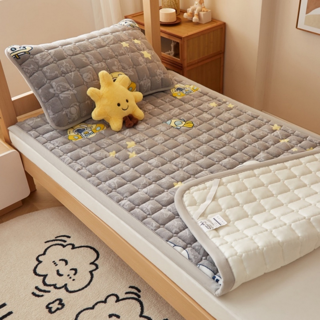 91家纺网 家纺一手货源 找家纺 奇丝雅 2025新款A类牛奶绒床褥床垫家用学生宿舍上下铺寝室软垫床护垫夹棉褥子-学生床垫 宇航员