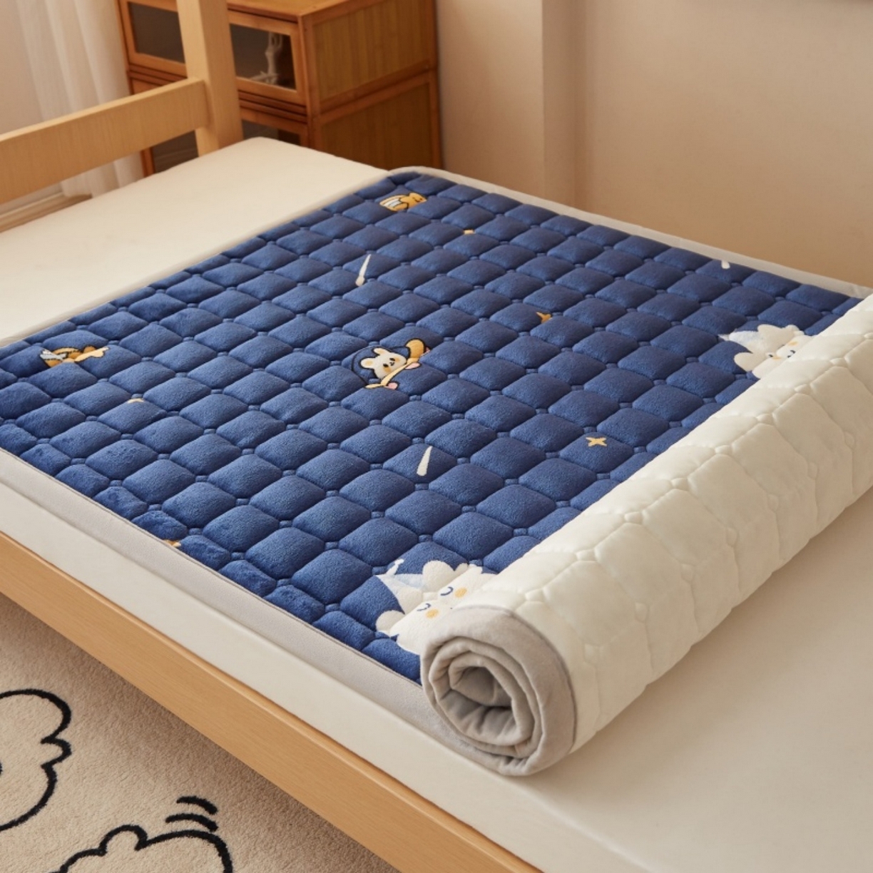 91家纺网 家纺一手货源 找家纺 奇丝雅 2025新款A类牛奶绒床褥床垫家用学生宿舍上下铺寝室软垫床护垫夹棉褥子-学生床垫 月亮熊