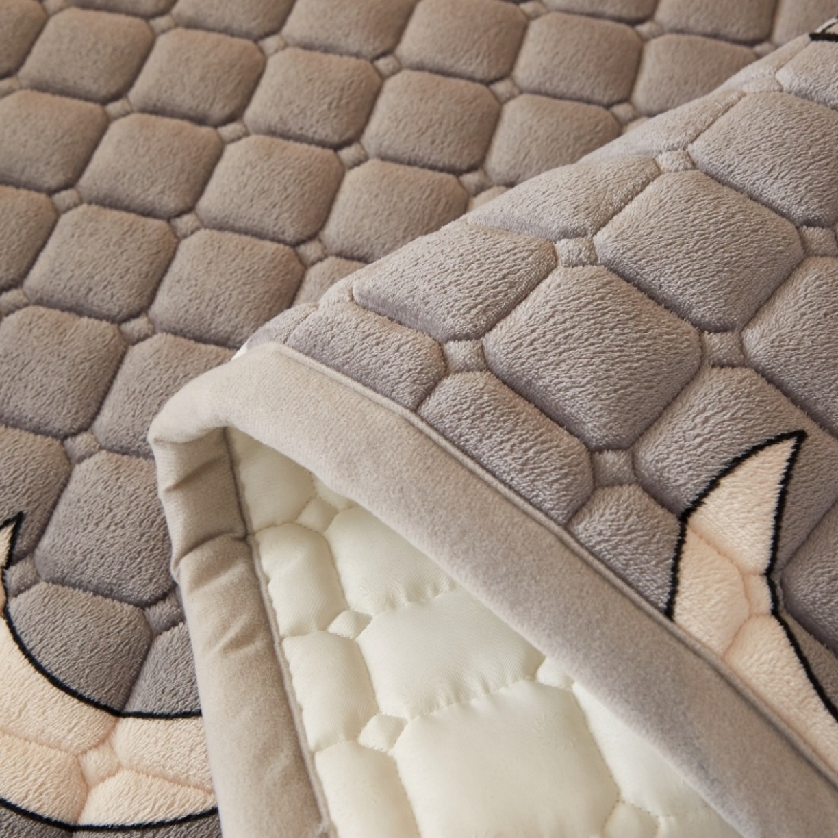 91家纺网 家纺一手货源 找家纺 奇丝雅 2025新款A类牛奶绒床褥床垫家用学生宿舍上下铺寝室软垫床护垫夹棉褥子-学生床垫 满天星