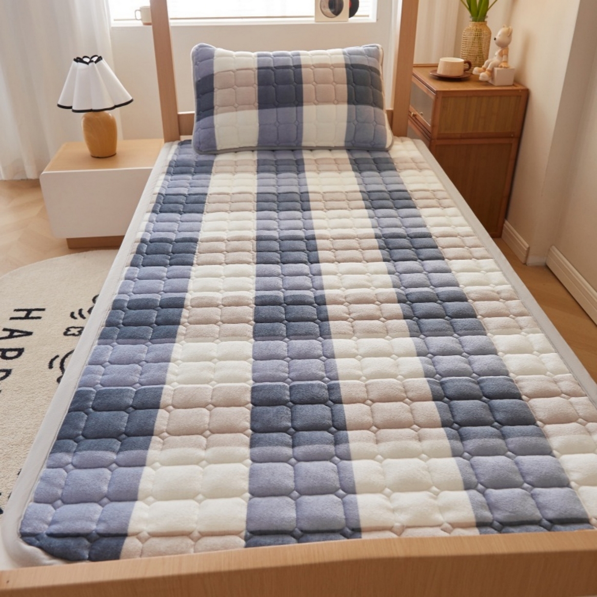 91家纺网 家纺一手货源 找家纺 奇丝雅 2025新款A类牛奶绒床褥床垫家用学生宿舍上下铺寝室软垫床护垫夹棉褥子-学生床垫 大蓝格