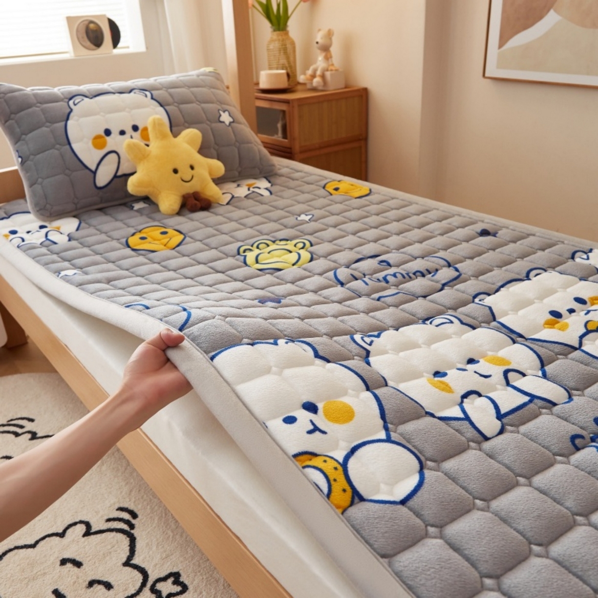 91家纺网 家纺一手货源 找家纺 奇丝雅 2025新款A类牛奶绒床褥床垫家用学生宿舍上下铺寝室软垫床护垫夹棉褥子-学生床垫 欢乐熊