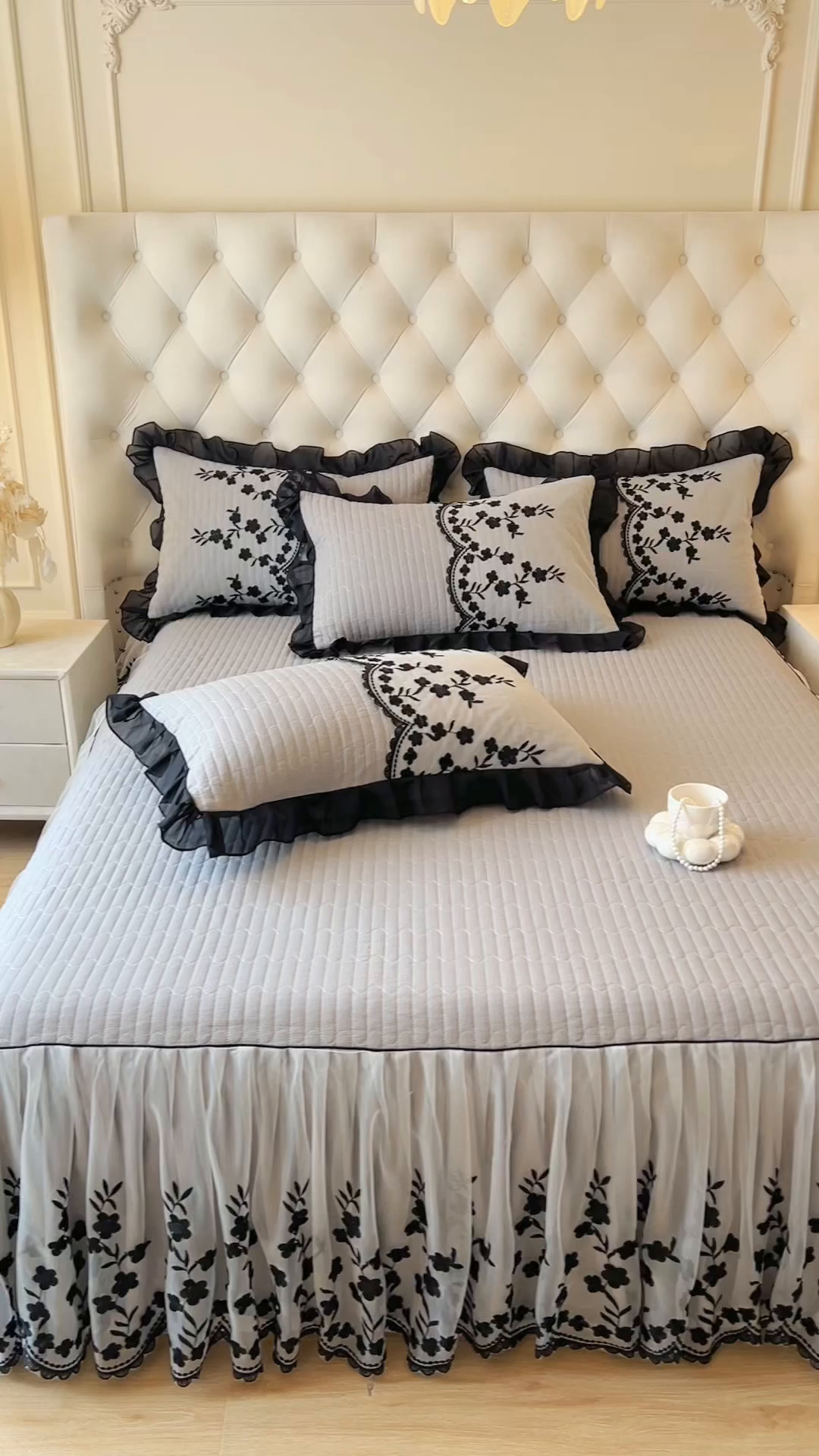 91家纺网 家纺一手货源 找家纺 恋尚 2025春夏新款香云纱床裙单床裙床裙单件-赫本妮娅 赫本妮娅-浅灰