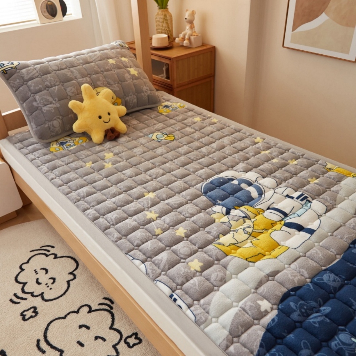 91家纺网 家纺一手货源 找家纺 奇丝雅 2025新款A类牛奶绒床褥床垫家用学生宿舍上下铺寝室软垫床护垫夹棉褥子-学生床垫 宇航员