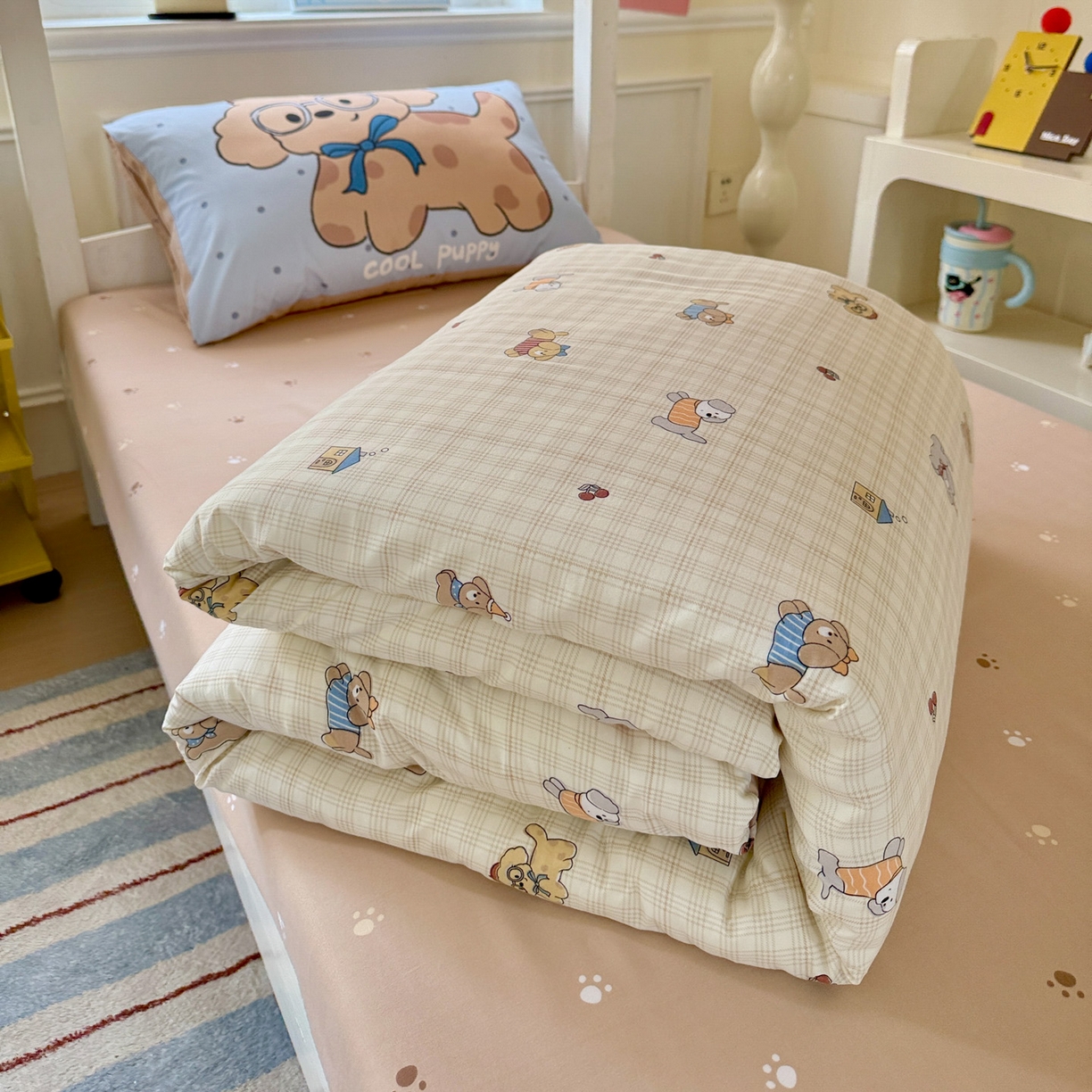 91家纺网 家纺一手货源 找家纺 海岛哥哥 2025新款软柔棉105g大版双面印花宿舍学生三件套上下铺三件套 格子萌狗