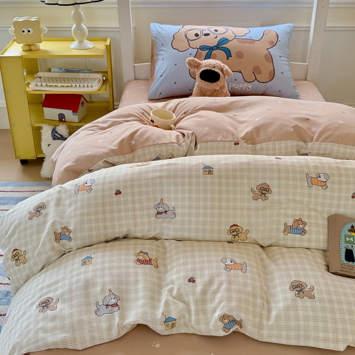 91家纺网 家纺一手货源 找家纺 海岛哥哥 2025新款软柔棉105g大版双面印花宿舍学生三件套上下铺三件套 格子萌狗