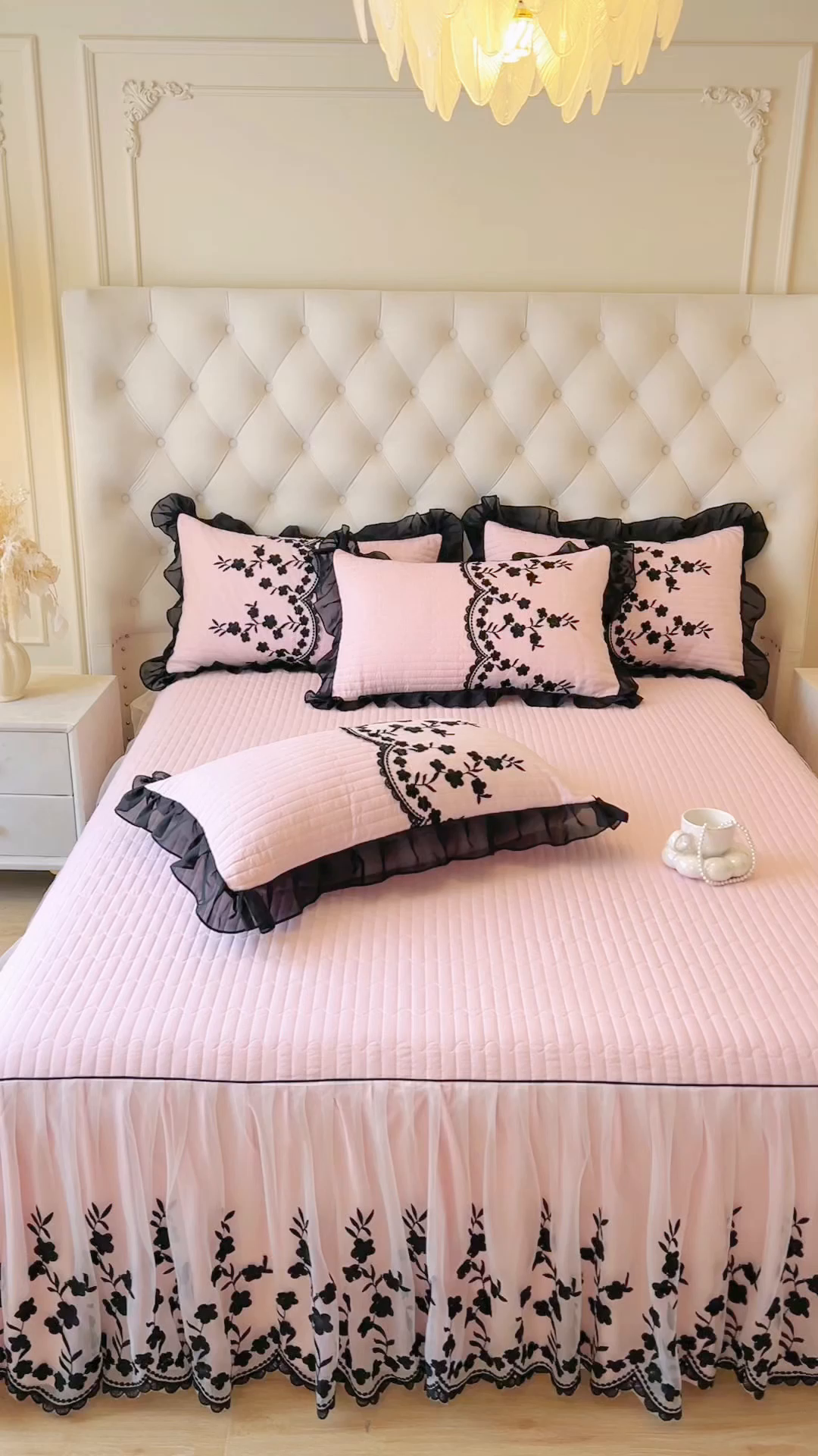 91家纺网 家纺一手货源 找家纺 恋尚 2025春夏新款香云纱床裙单床裙床裙单件-赫本妮娅 赫本妮娅-少女粉