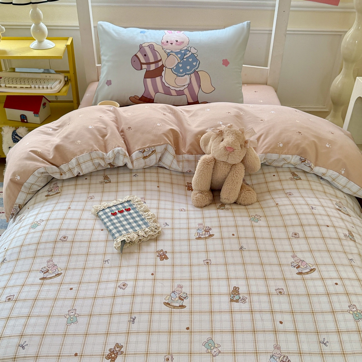 91家纺网 家纺一手货源 找家纺 海岛哥哥 2025新款软柔棉105g大版双面印花宿舍学生三件套上下铺三件套 可可小兔