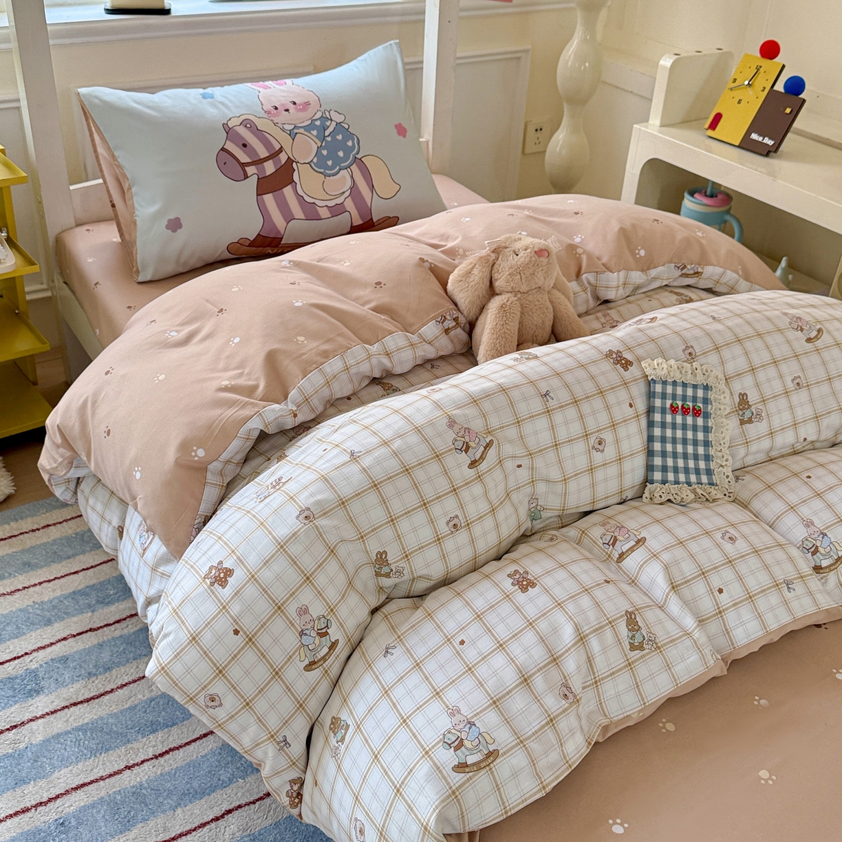 91家纺网 家纺一手货源 找家纺 海岛哥哥 2025新款软柔棉105g大版双面印花宿舍学生三件套上下铺三件套 可可小兔