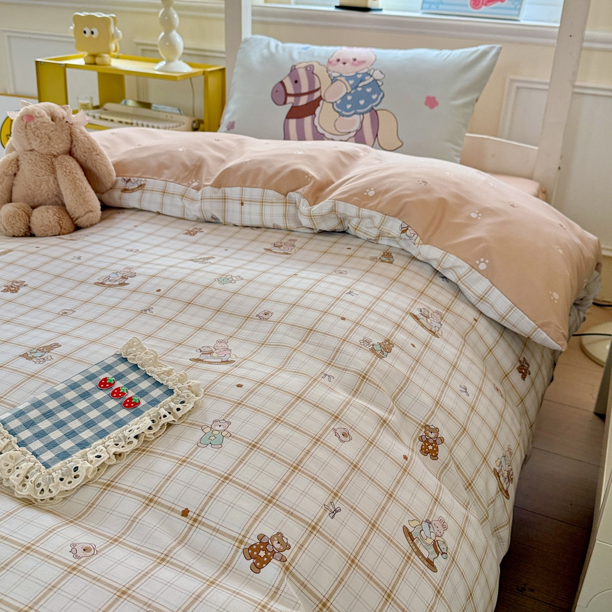 91家纺网 家纺一手货源 找家纺 海岛哥哥 2025新款软柔棉105g大版双面印花宿舍学生三件套上下铺三件套 可可小兔