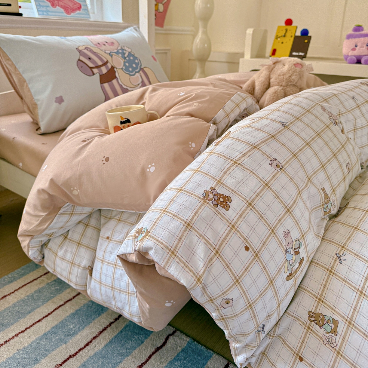 91家纺网 家纺一手货源 找家纺 海岛哥哥 2025新款软柔棉105g大版双面印花宿舍学生三件套上下铺三件套 可可小兔