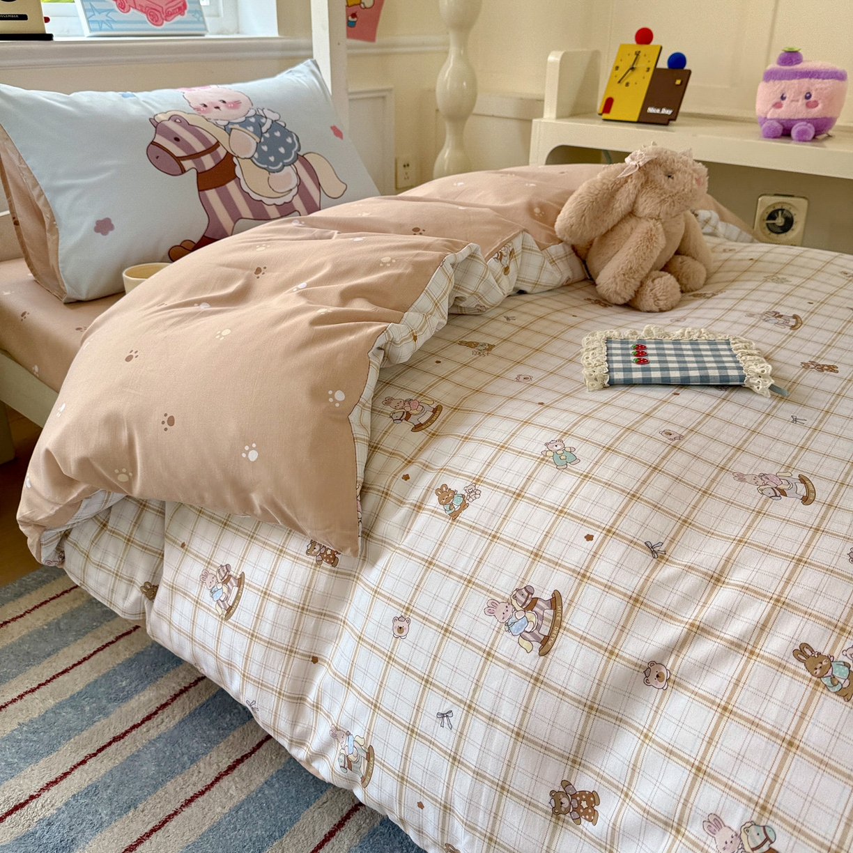 91家纺网 家纺一手货源 找家纺 海岛哥哥 2025新款软柔棉105g大版双面印花宿舍学生三件套上下铺三件套 可可小兔