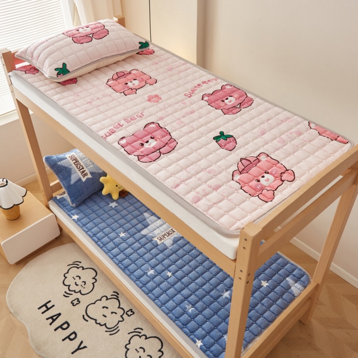 91家纺网 家纺一手货源 找家纺 奇丝雅 2025新款A类牛奶绒床褥床垫家用学生宿舍上下铺寝室软垫床护垫夹棉褥子-学生床垫 草莓熊