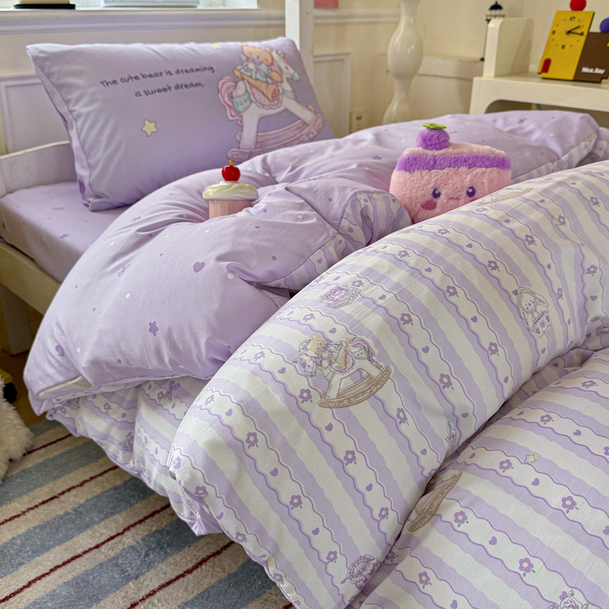 91家纺网 家纺一手货源 找家纺 海岛哥哥 2025新款软柔棉105g大版双面印花宿舍学生三件套上下铺三件套 梦幻乐园