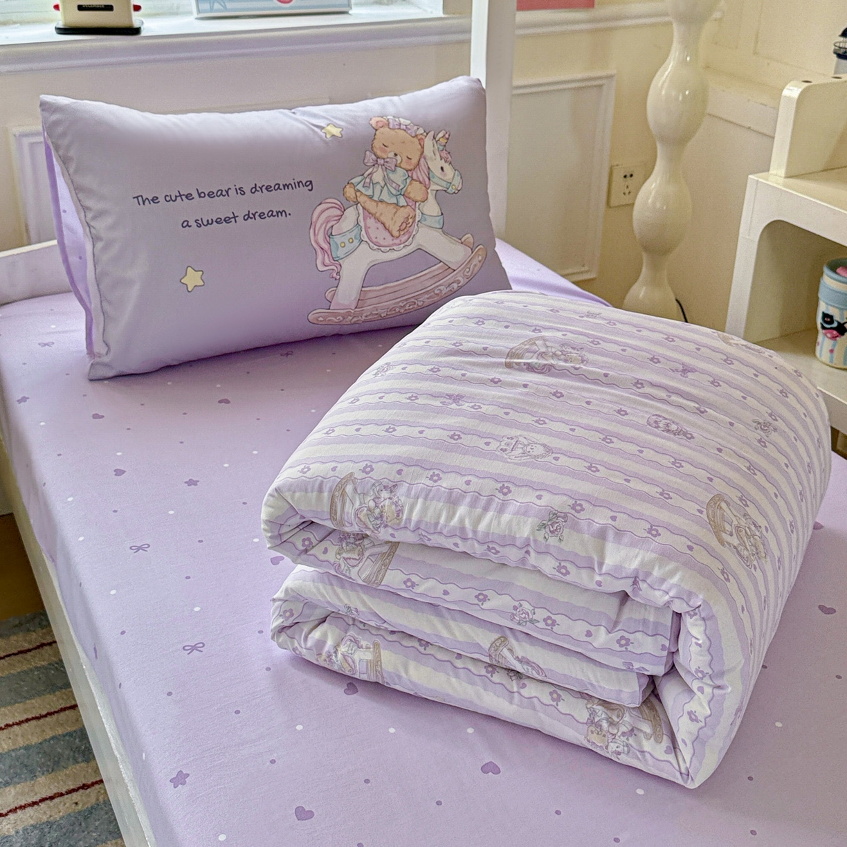 91家纺网 家纺一手货源 找家纺 海岛哥哥 2025新款软柔棉105g大版双面印花宿舍学生三件套上下铺三件套 梦幻乐园