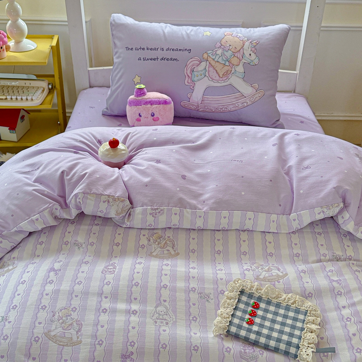 91家纺网 家纺一手货源 找家纺 海岛哥哥 2025新款软柔棉105g大版双面印花宿舍学生三件套上下铺三件套 梦幻乐园