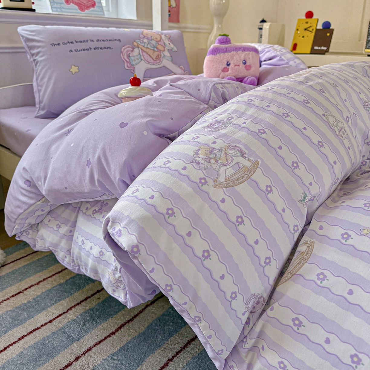 91家纺网 家纺一手货源 找家纺 海岛哥哥 2025新款软柔棉105g大版双面印花宿舍学生三件套上下铺三件套 梦幻乐园