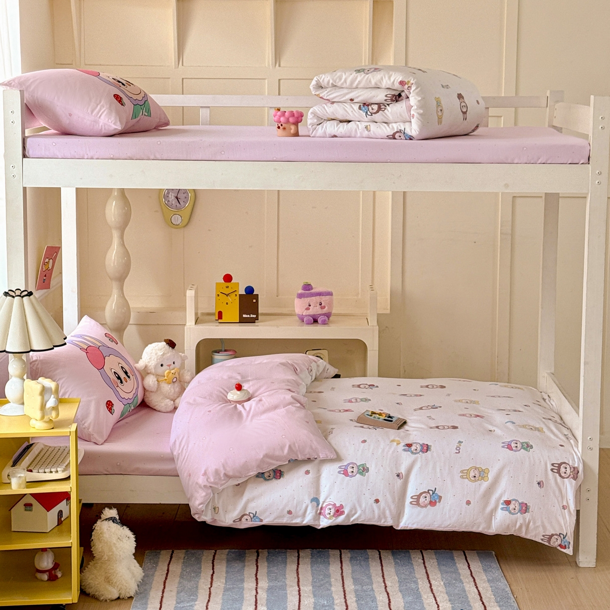 91家纺网 家纺一手货源 找家纺 海岛哥哥 2025新款软柔棉105g大版双面印花宿舍学生三件套上下铺三件套 娃娃家族