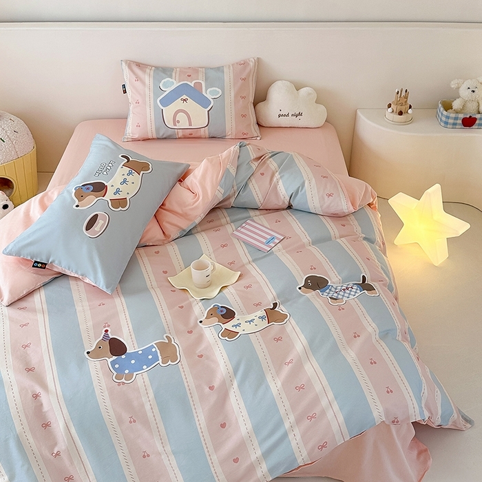 91家纺网 家纺一手货源 找家纺 （总）RYB红黄兰 开学季2025新款ins设计师原创大版卡通数码印花40s全棉纯棉四件套-场景二