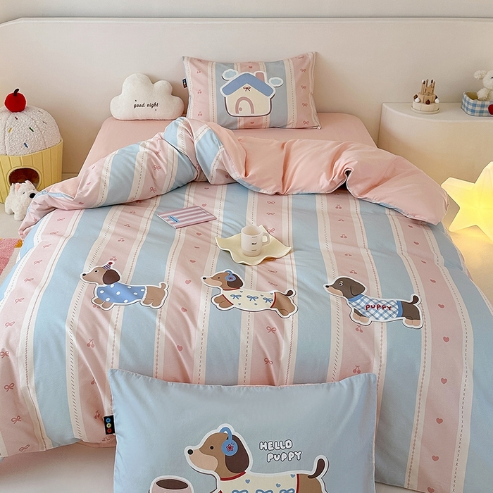 91家纺网 家纺一手货源 找家纺 （总）RYB红黄兰 开学季2025新款ins设计师原创大版卡通数码印花40s全棉纯棉四件套-场景二