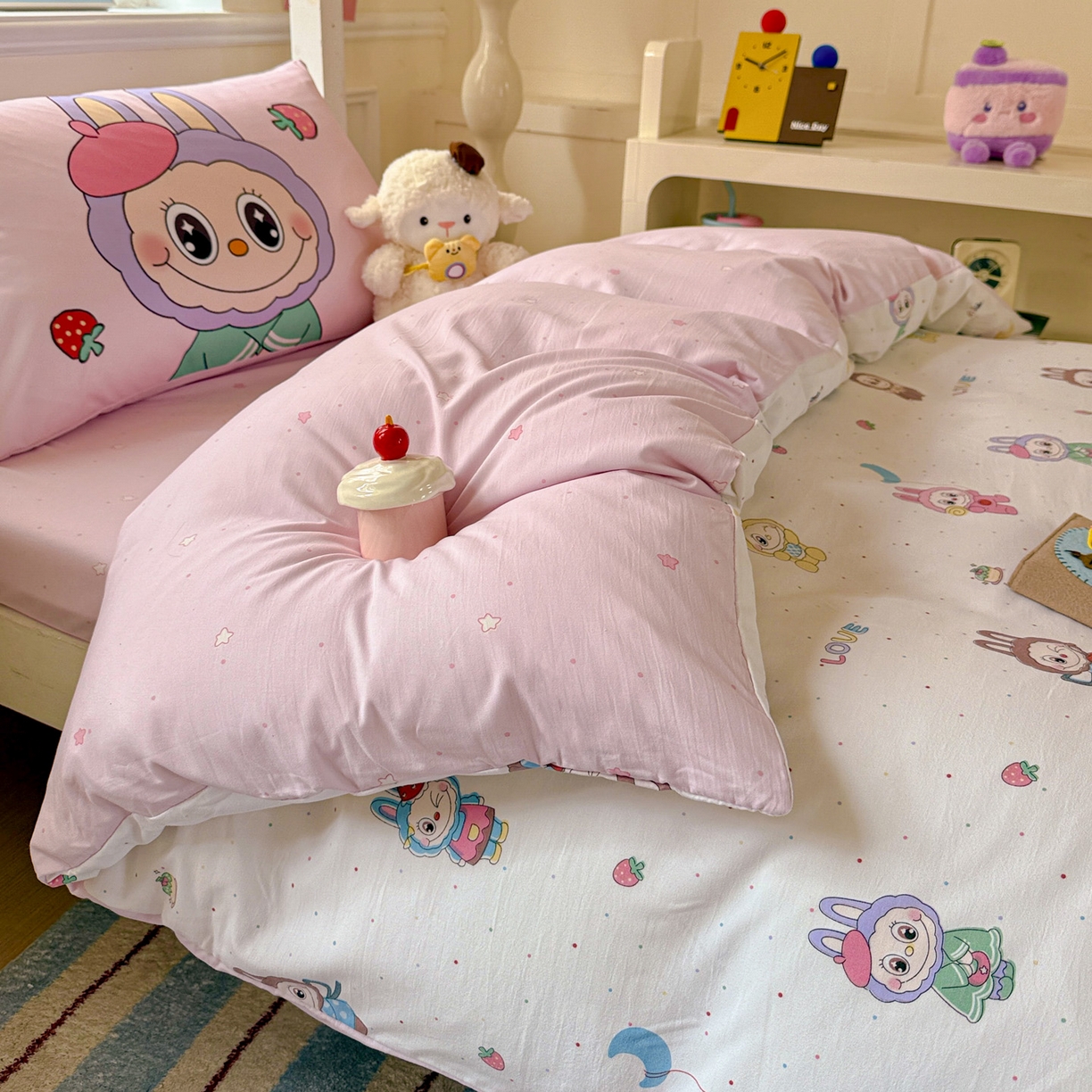 91家纺网 家纺一手货源 找家纺 海岛哥哥 2025新款软柔棉105g大版双面印花宿舍学生三件套上下铺三件套 娃娃家族