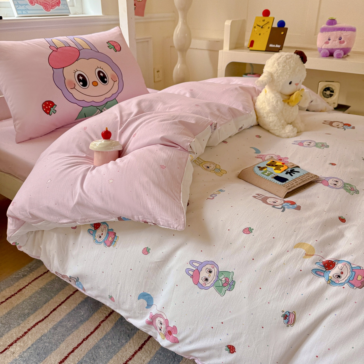 91家纺网 家纺一手货源 找家纺 海岛哥哥 2025新款软柔棉105g大版双面印花宿舍学生三件套上下铺三件套 娃娃家族