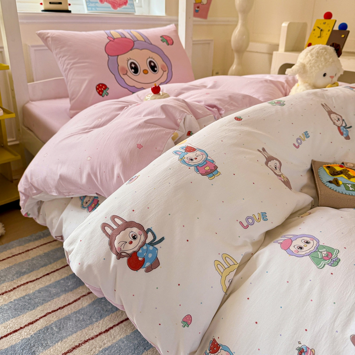 91家纺网 家纺一手货源 找家纺 海岛哥哥 2025新款软柔棉105g大版双面印花宿舍学生三件套上下铺三件套 娃娃家族