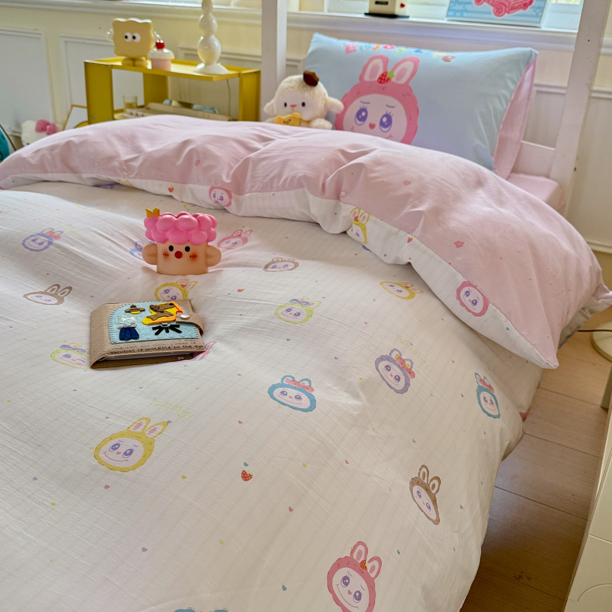 91家纺网 家纺一手货源 找家纺 海岛哥哥 2025新款软柔棉105g大版双面印花宿舍学生三件套上下铺三件套 玩偶合集