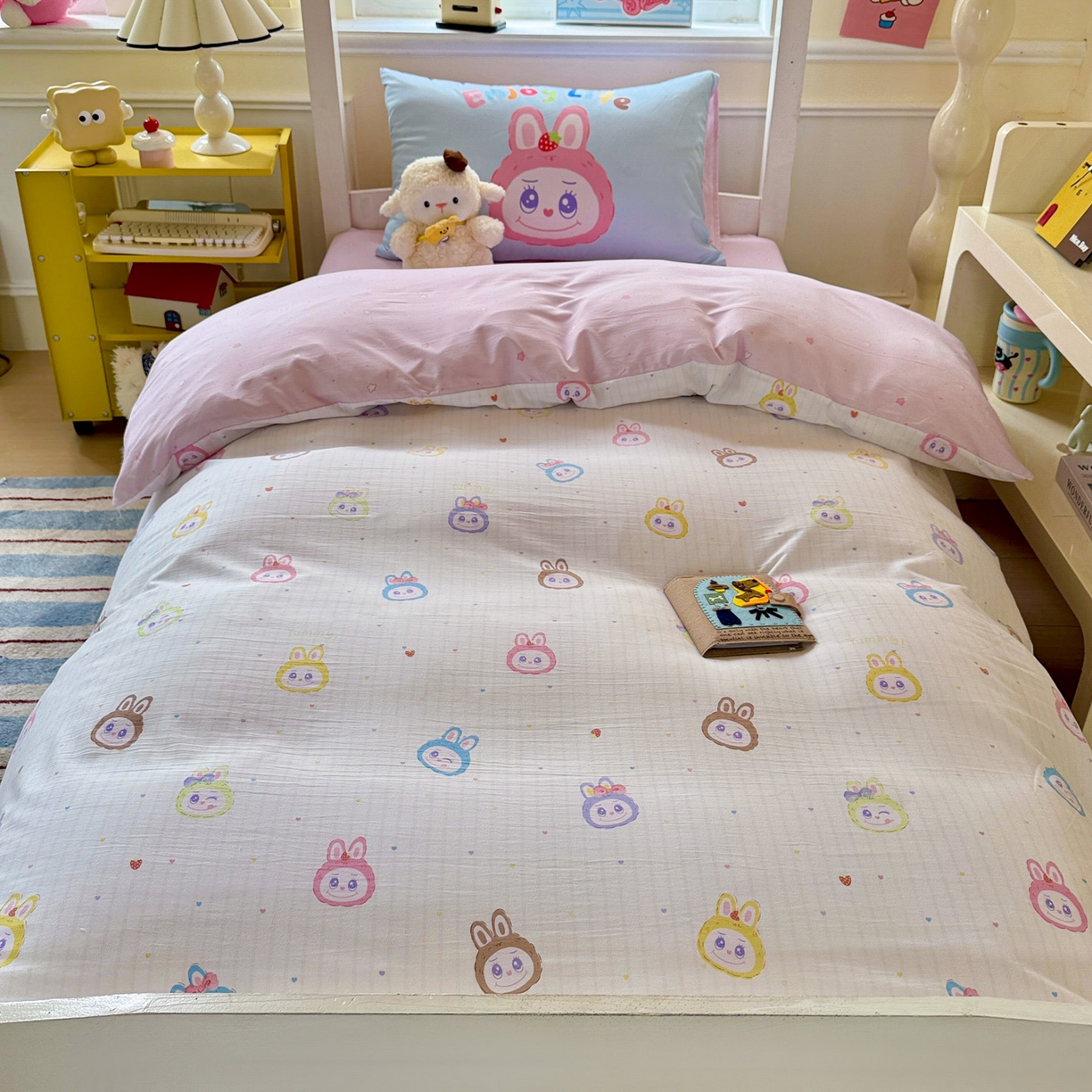 91家纺网 家纺一手货源 找家纺 海岛哥哥 2025新款软柔棉105g大版双面印花宿舍学生三件套上下铺三件套 玩偶合集